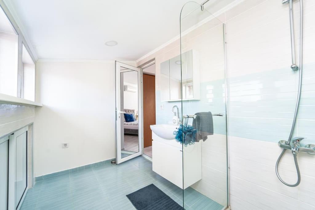 Central Apartment 2Bd Next To Vitosha Bul. Sofia Exteriör bild