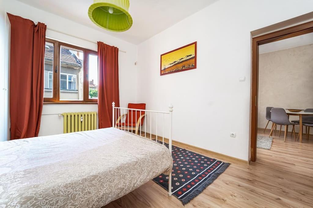 Central Apartment 2Bd Next To Vitosha Bul. Sofia Exteriör bild